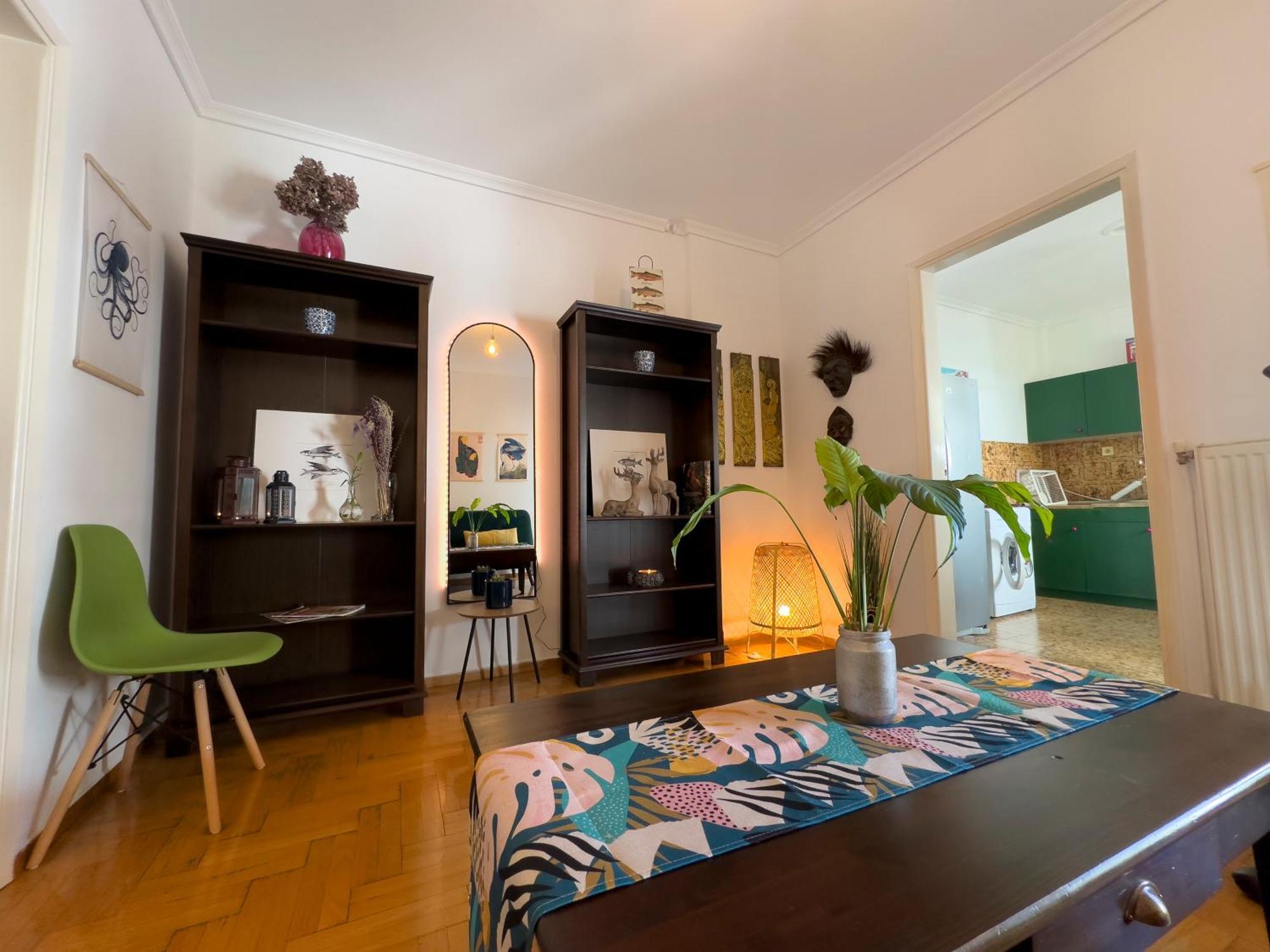 Spacious Artistic Flat With Private Parking Tessalónica