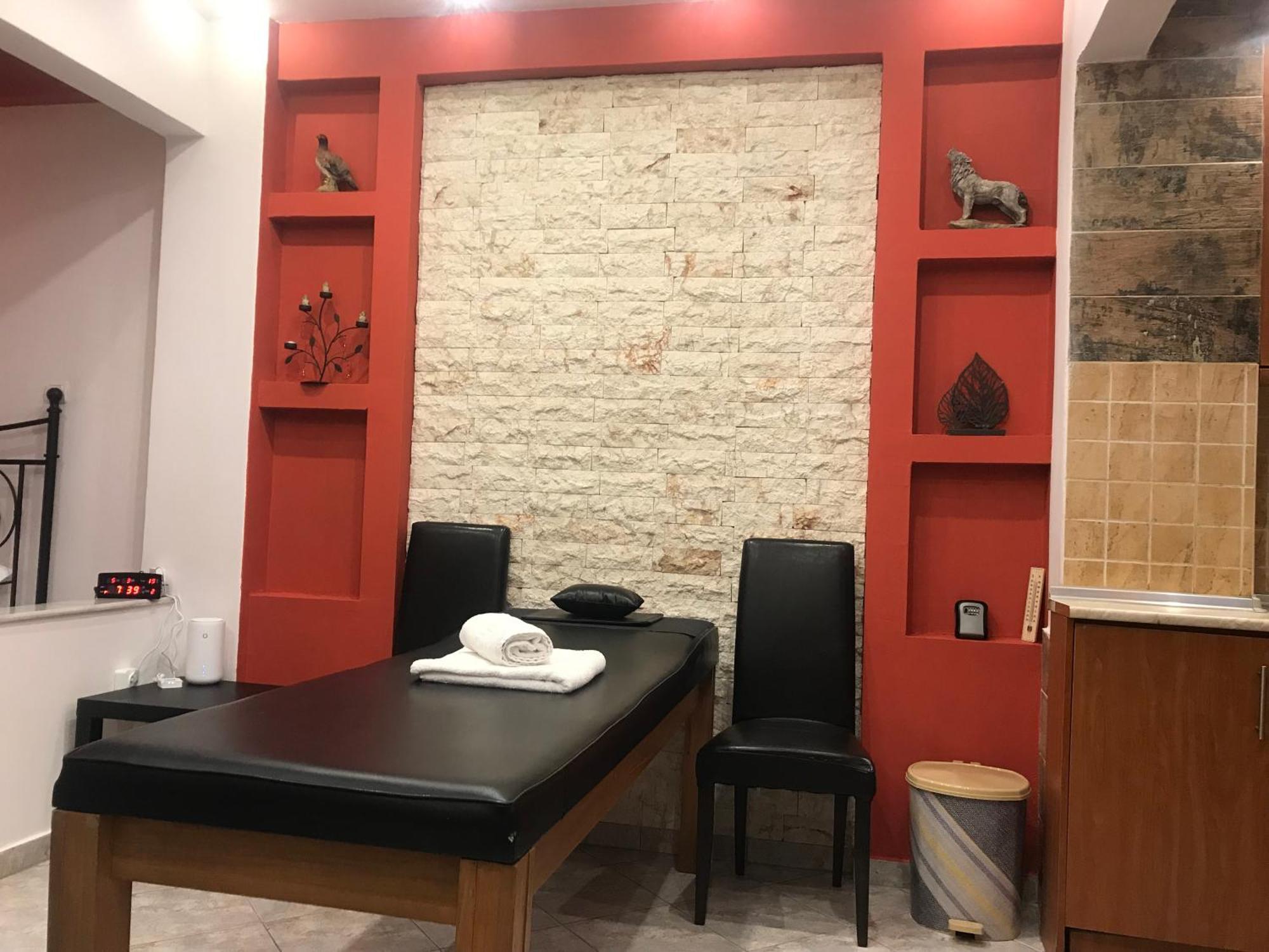 Afroditi Solarium/massage *