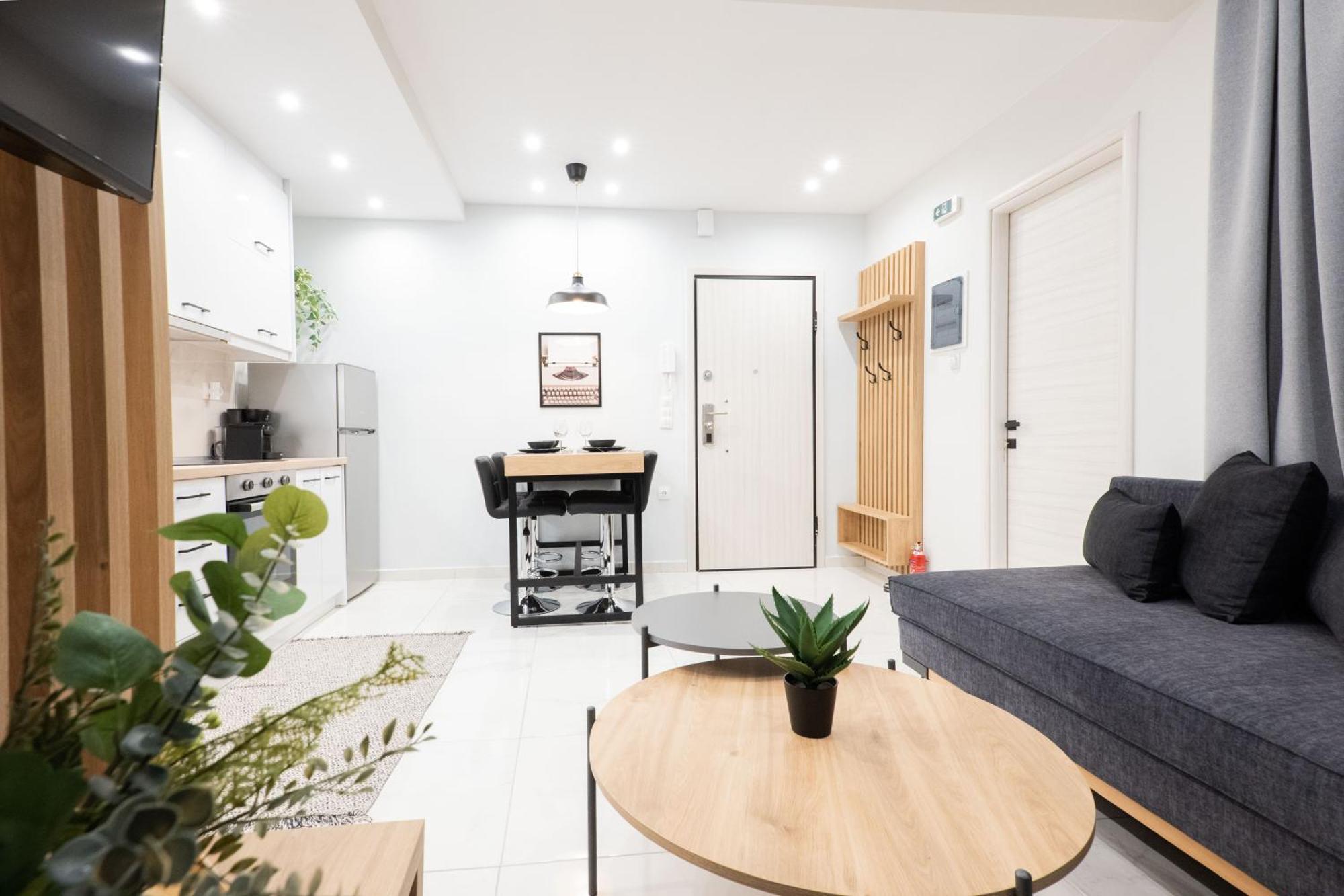 Apartment F & B Collection - Center Hidden Gem