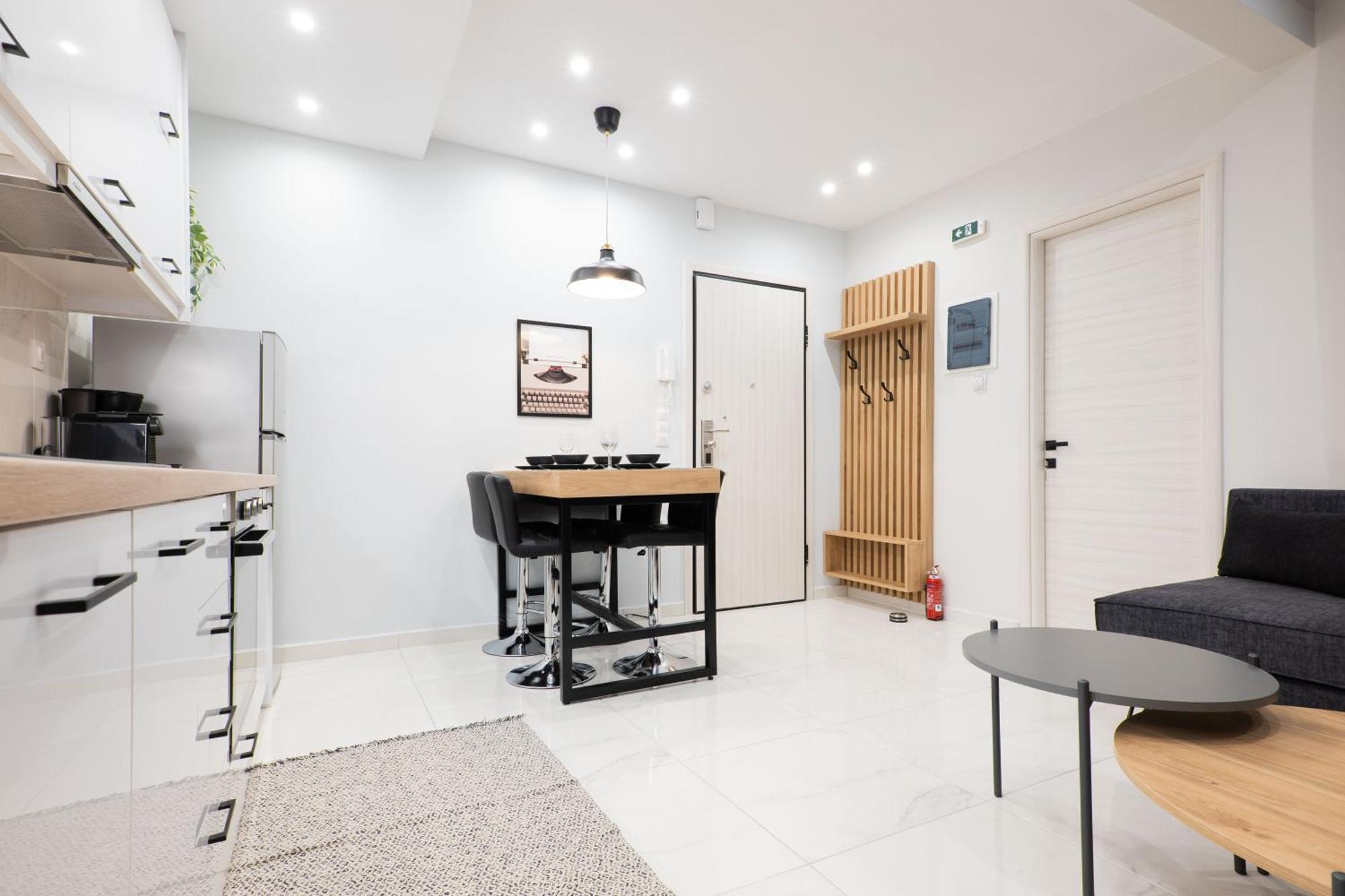 Apartment F & B Collection - Center Hidden Gem *