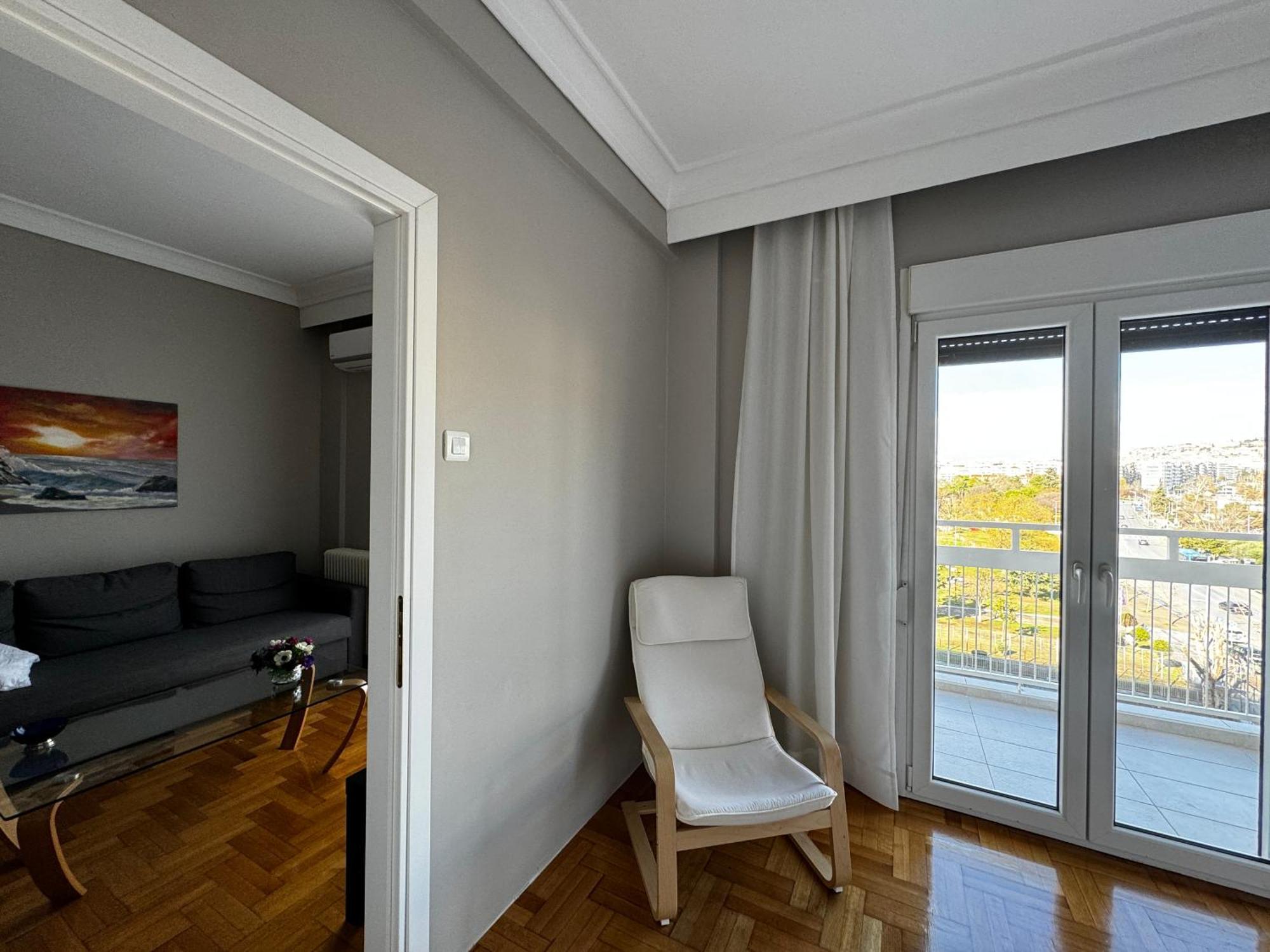 Promenade Apartment *
