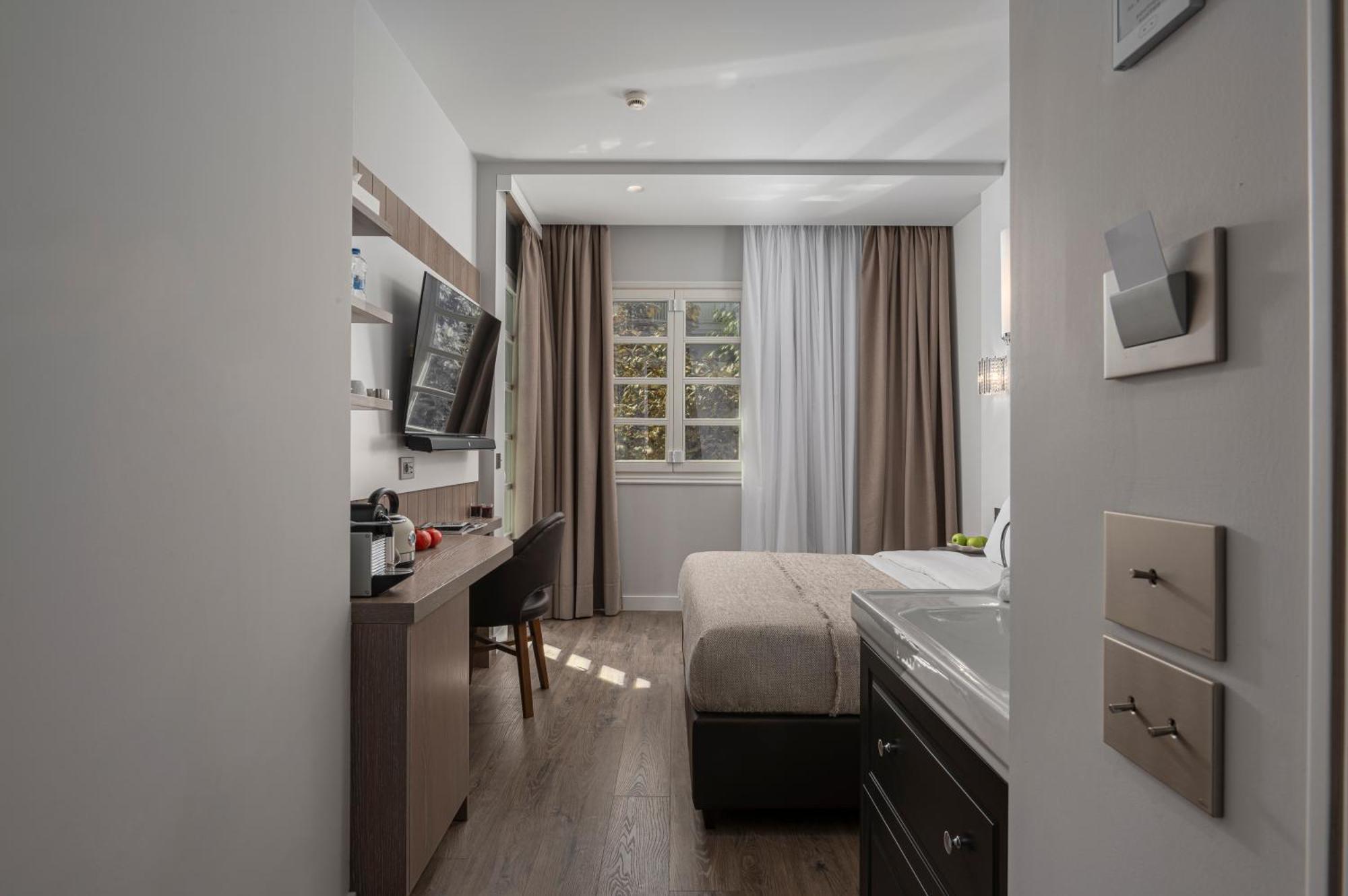 No 39 Svolou Apartment *