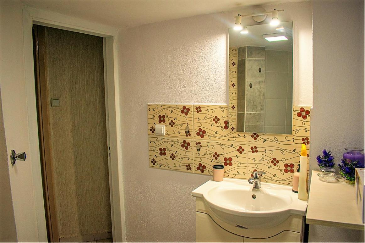 Ayasofia Luxury With Balcony Apartment