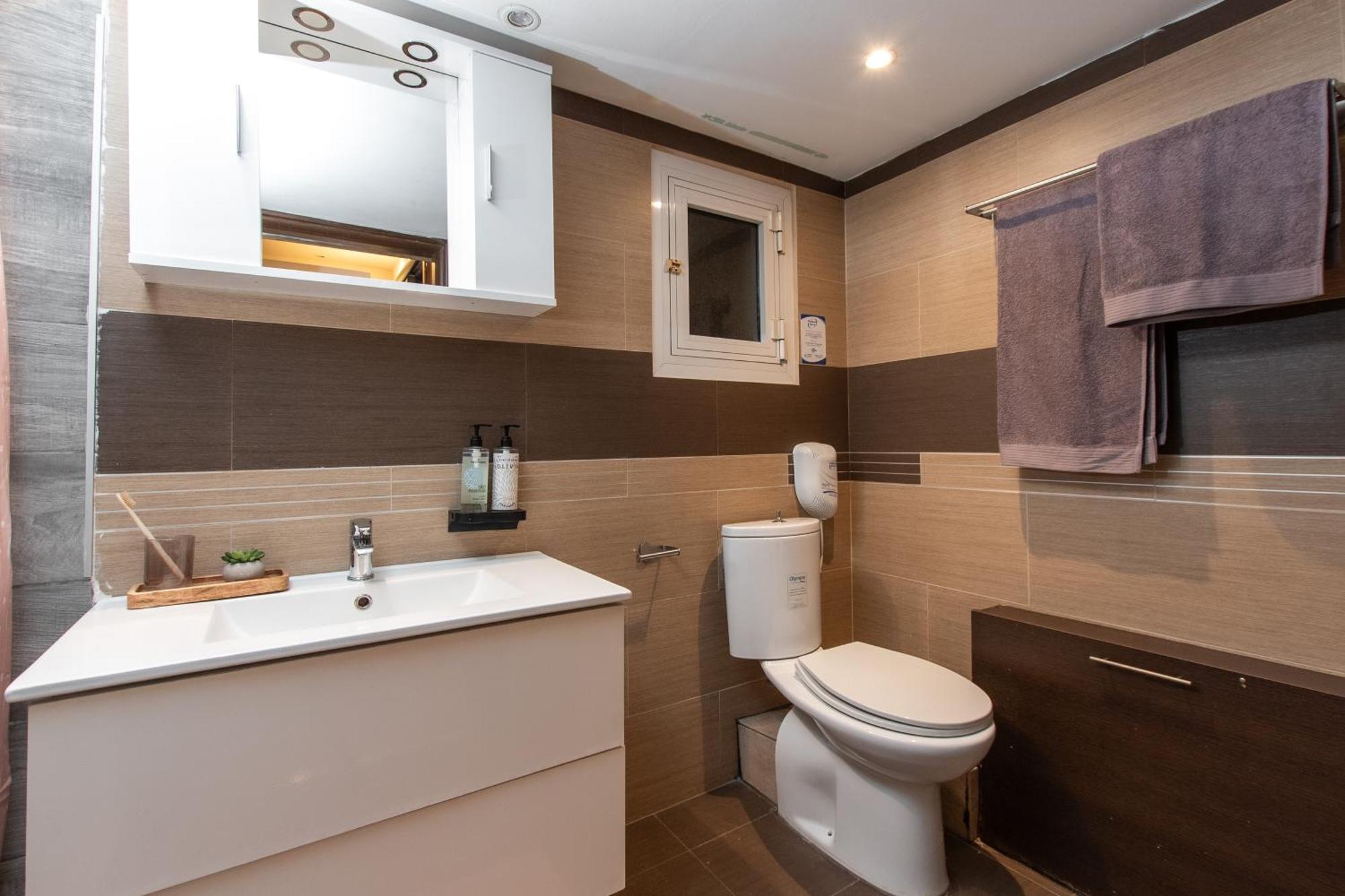 Houseloft Cosmopolitan Comfort *