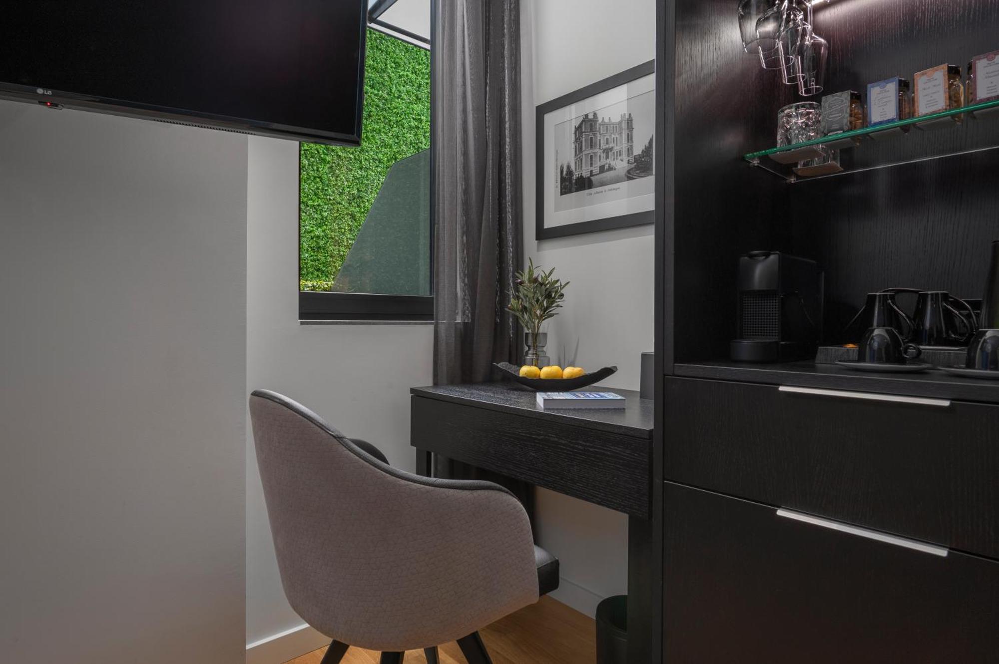 Hotel No 15 Ermou 5*