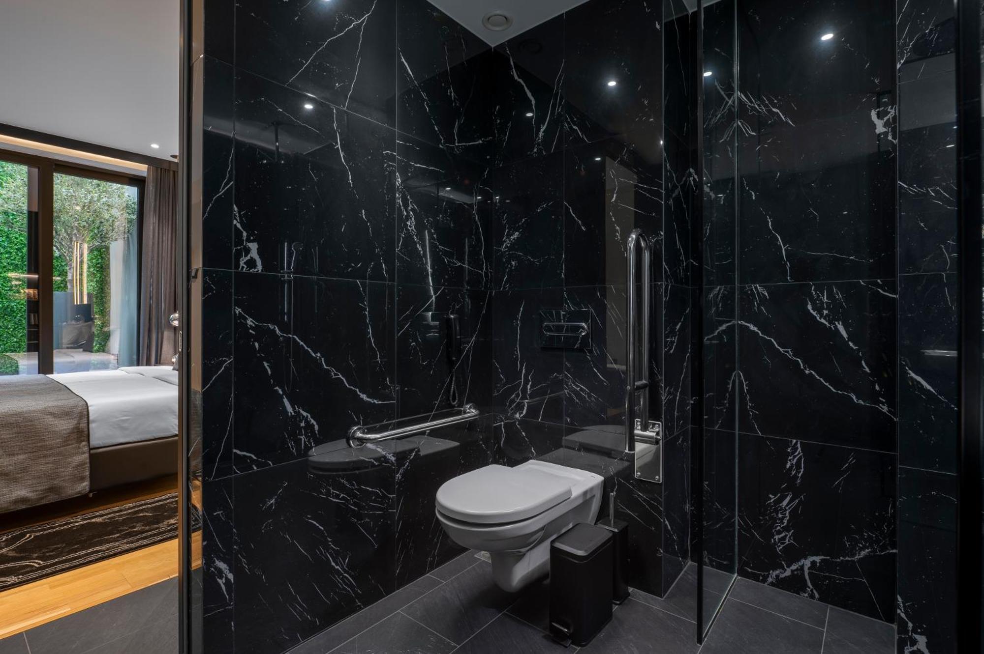 Hotel No 15 Ermou 5*