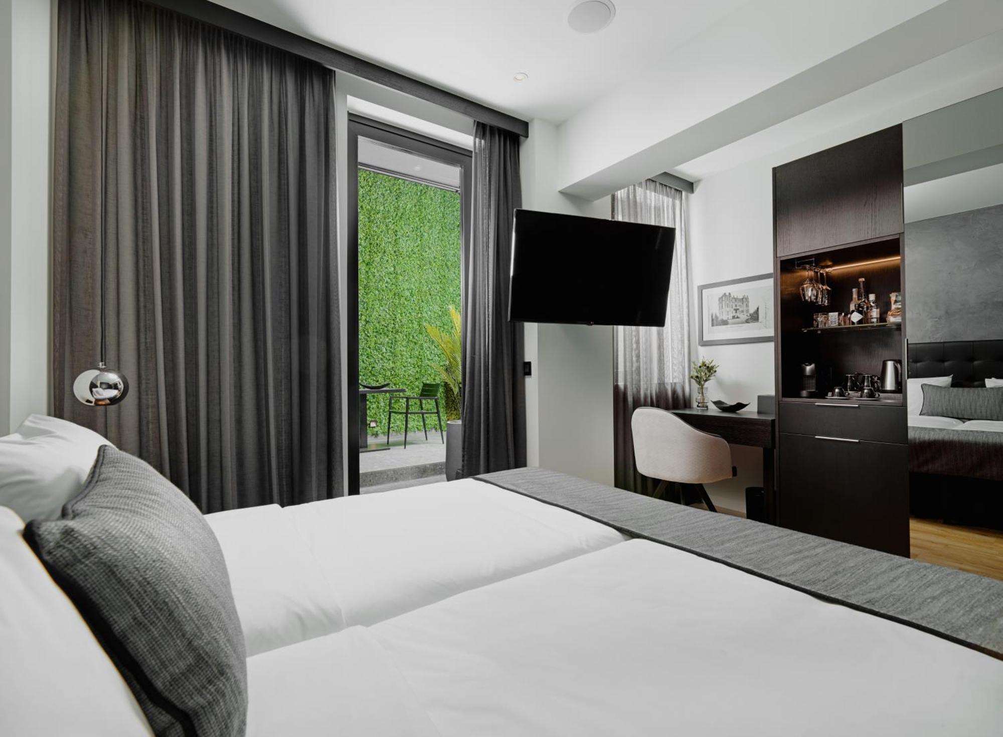 Hotel No 15 Ermou 5*