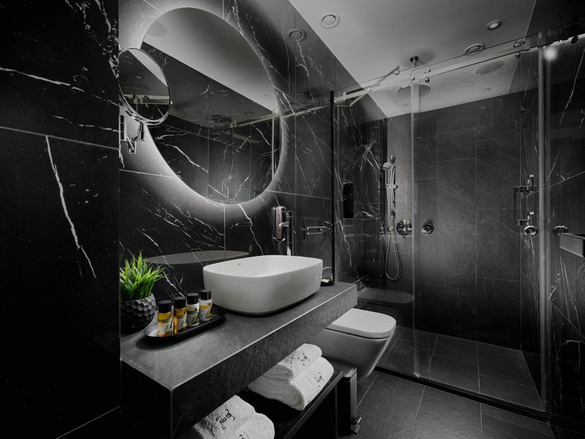 Hotel No 15 Ermou 5*