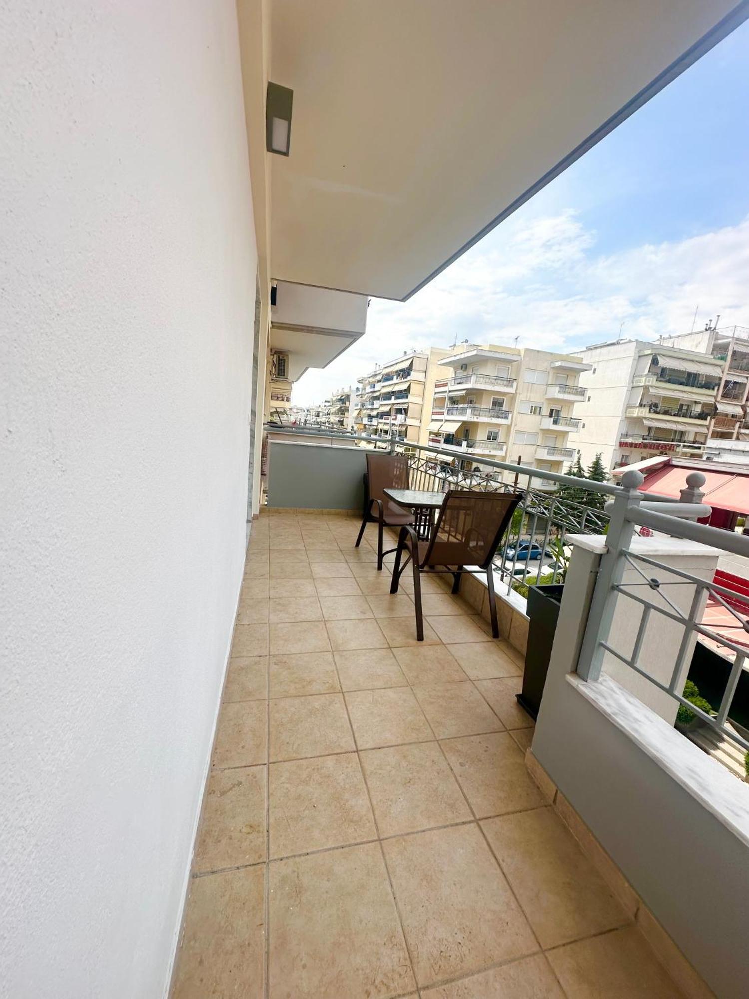 στο δεύτερο όροφο Apartment *