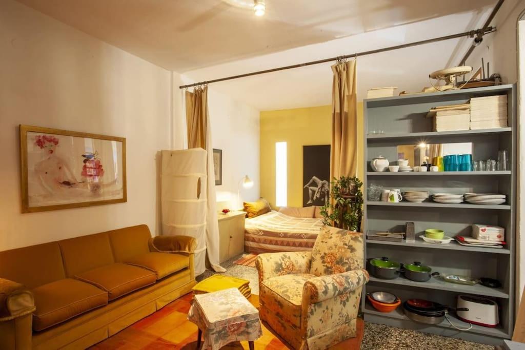 Greek Retro Decor & Wesanderson's Movies Design Căn hộ *