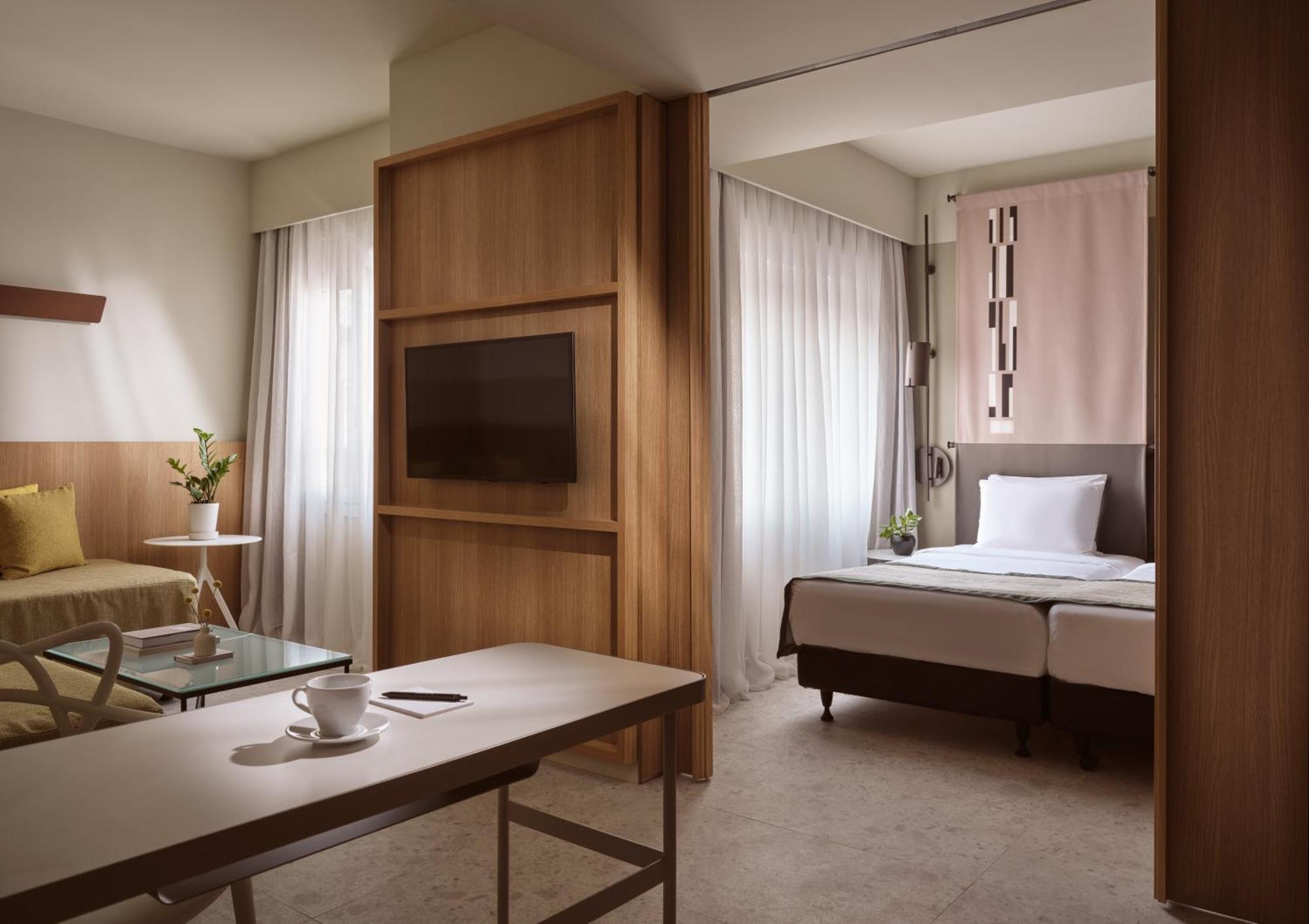 City Hotel 4*