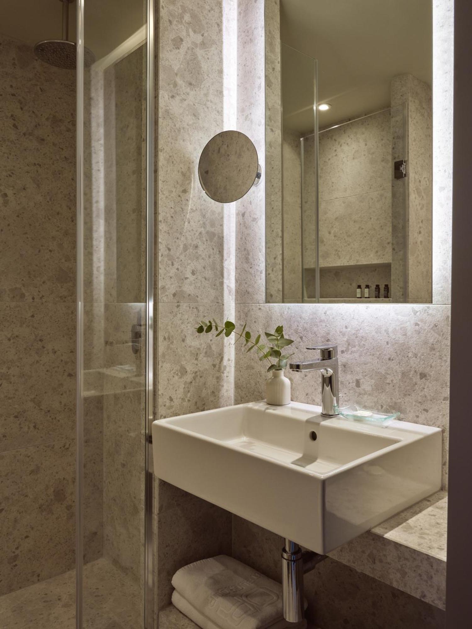 Hotel City 4*