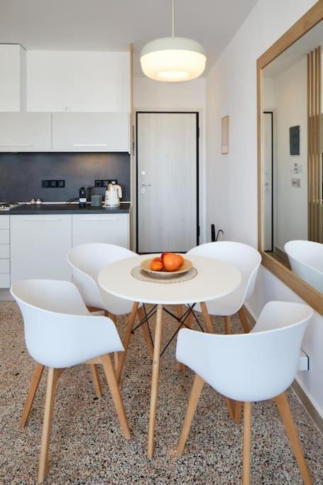 Crispi Luxury & Spacious Apt-sour Sisters Apts *