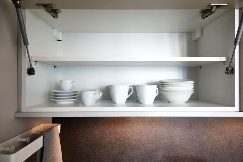 Crispi Luxury & Spacious Apt-sour Sisters Apts