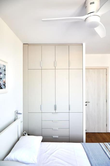 Crispi Luxury & Spacious Apt-sour Sisters Apts *
