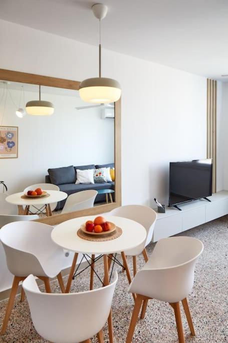 Crispi Luxury & Spacious Apt-sour Sisters Apts