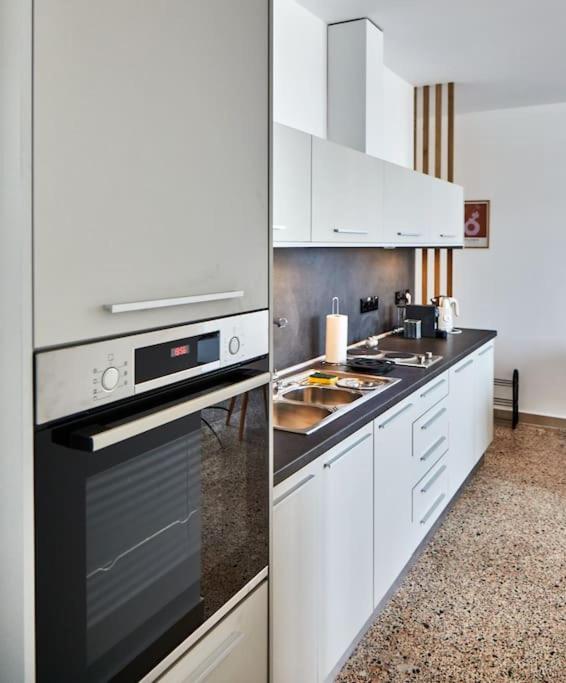 Crispi Luxury & Spacious Apt-sour Sisters Apts Appartement