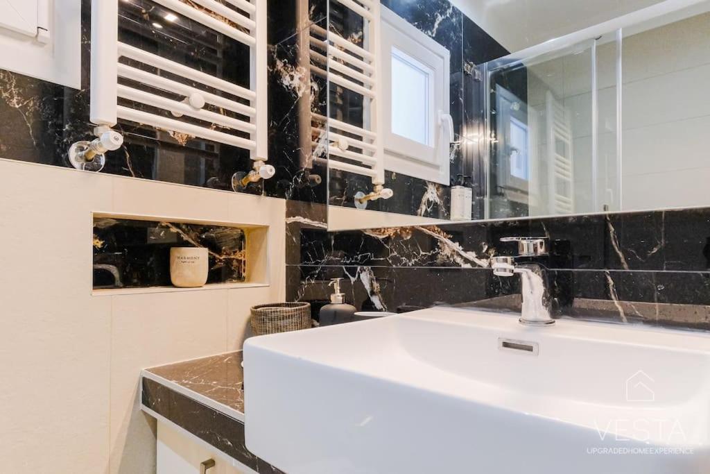 Theofilos Urban Apartment, Close To Center
