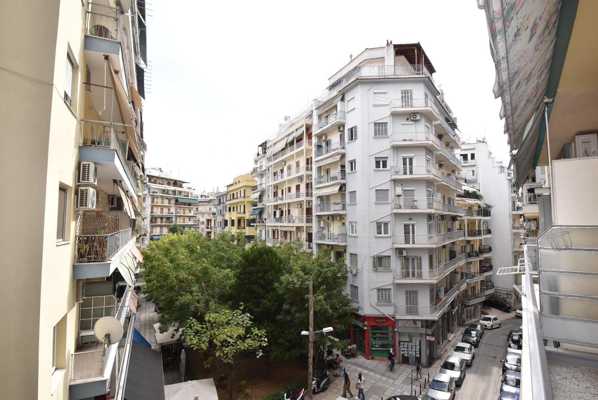 Huge N Happy Thessaloniki