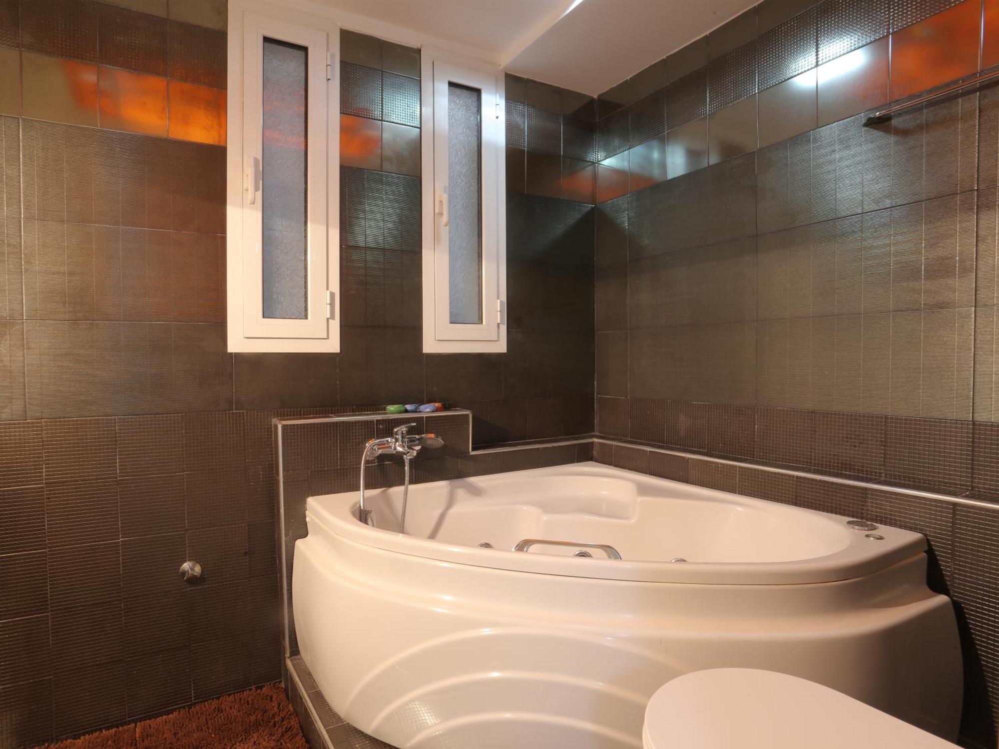 Apartment White Tower Family With Jacuzzi - Perfect Hospitality