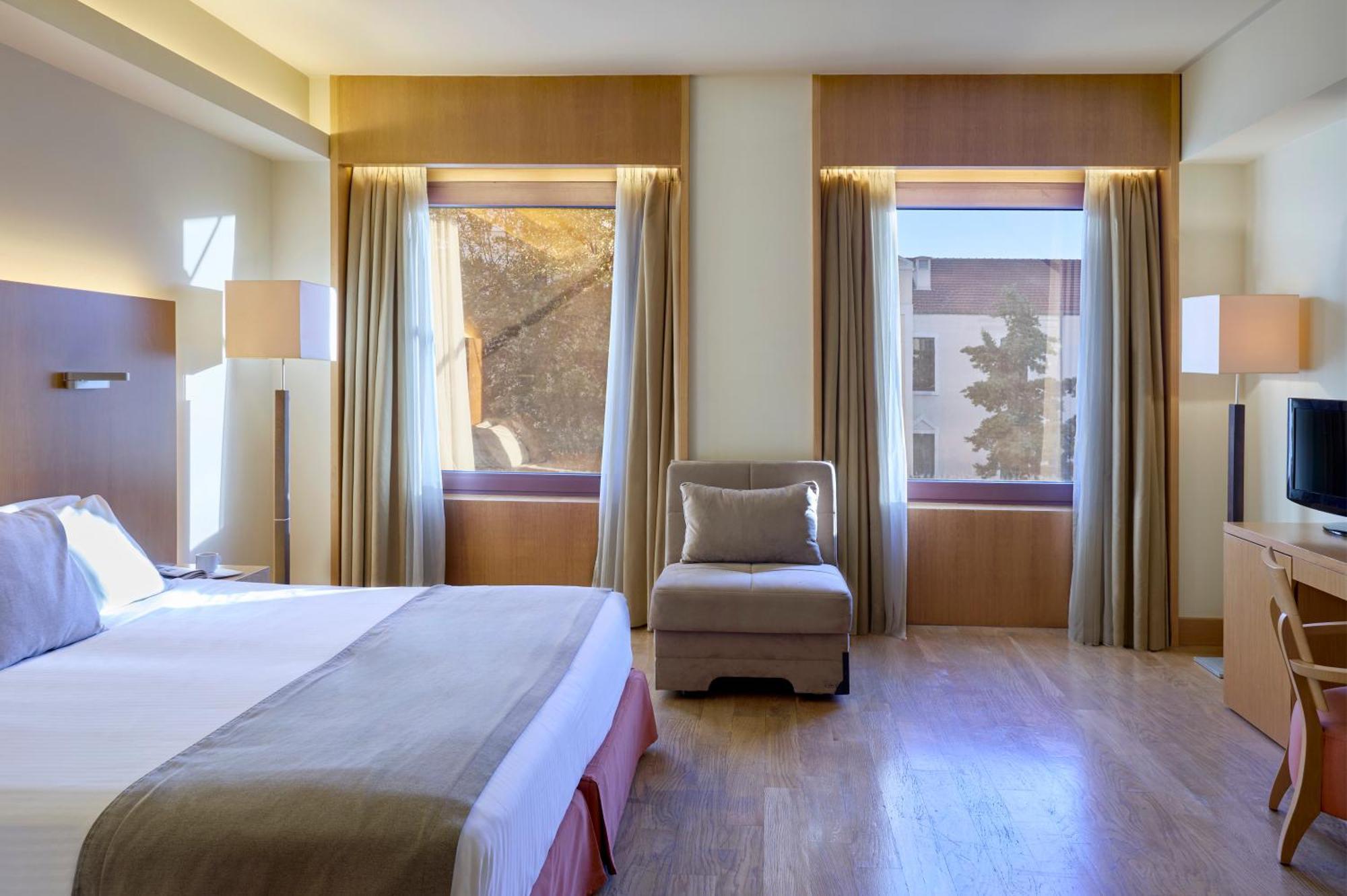 Lazart Hotel, Trademark Collection By Wyndham Hotel 5*