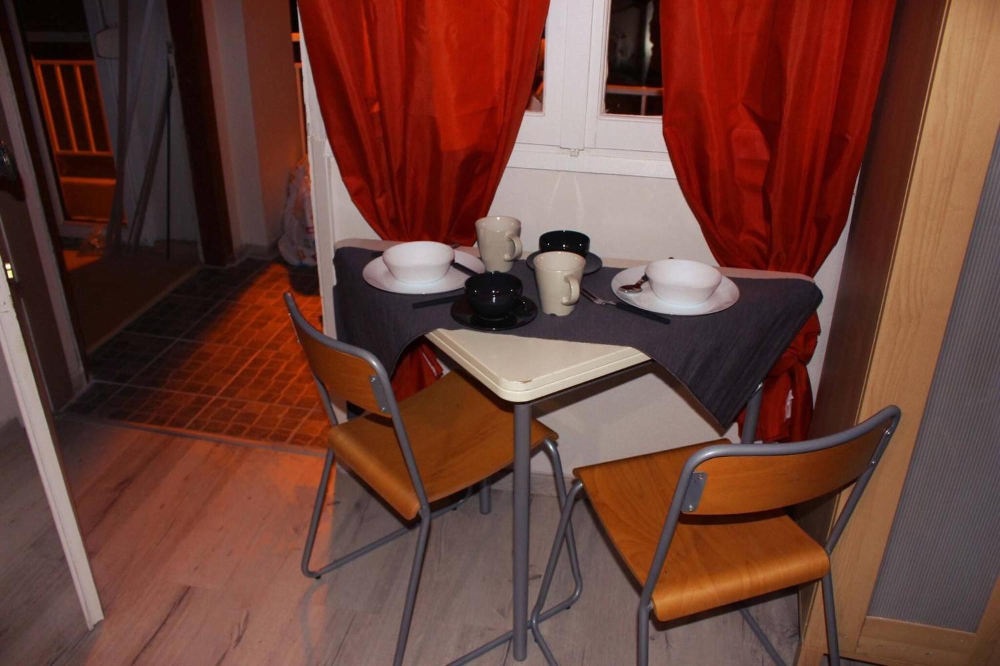 Amazing Studio 10 Minutes Walk Center Apartment *