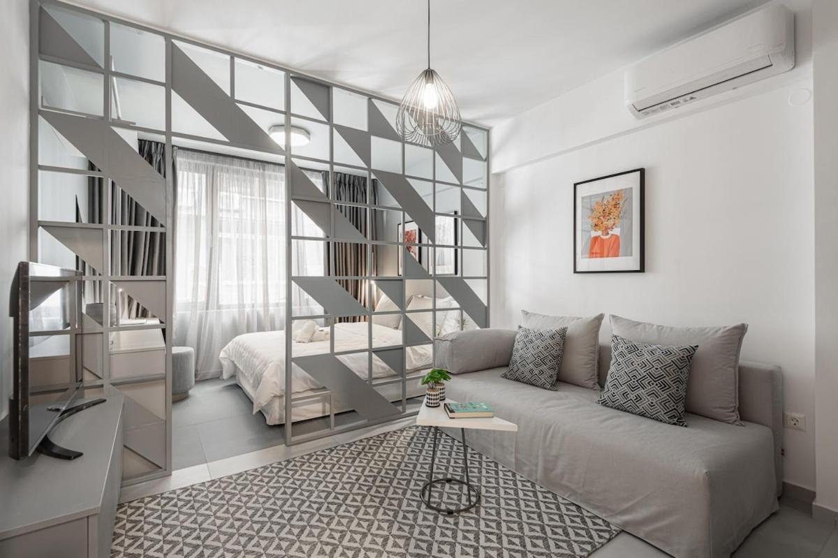 Innovative Trendy Ladadika Apartment