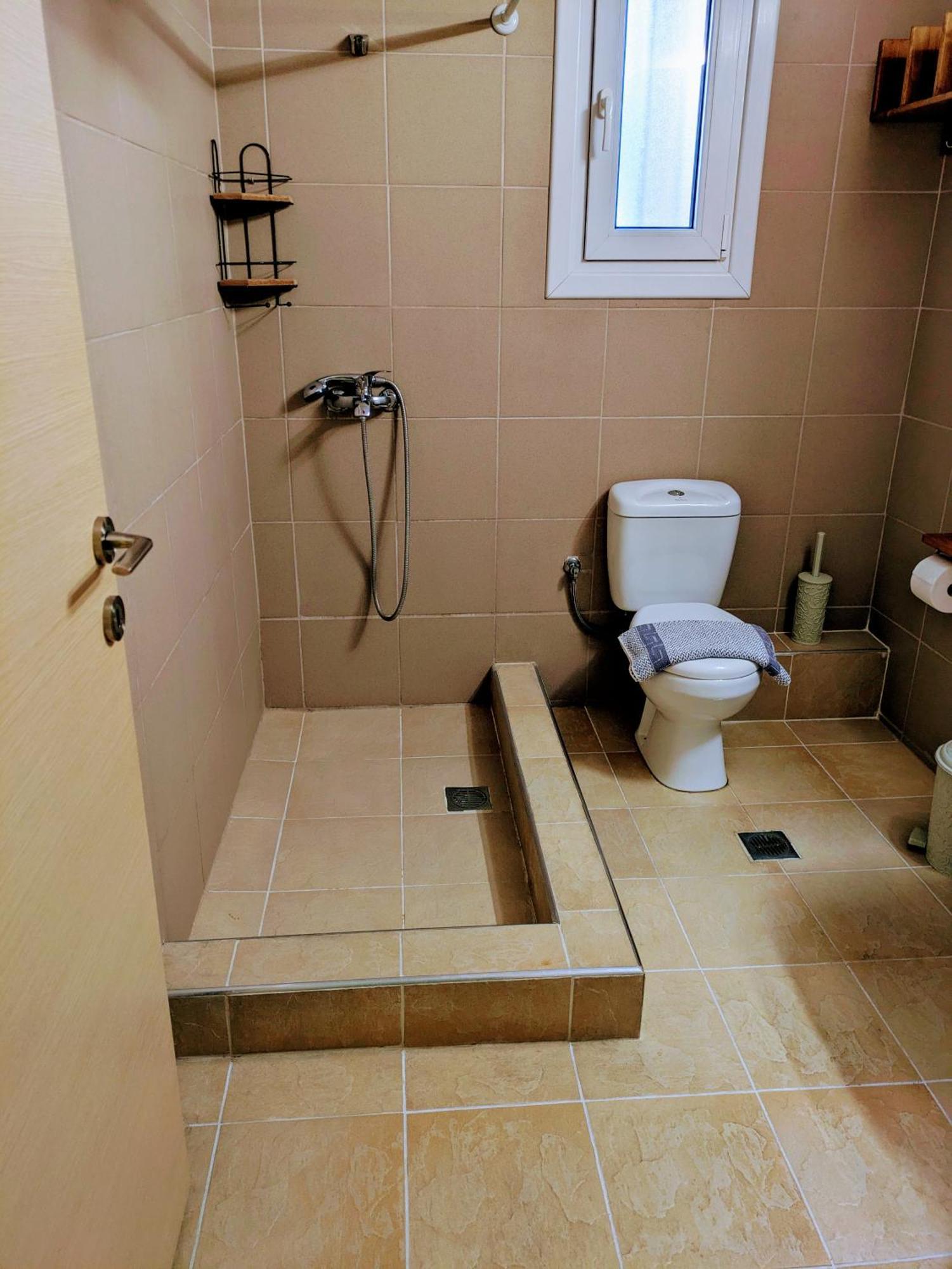 Elpida's 1 Private Parking Apartment