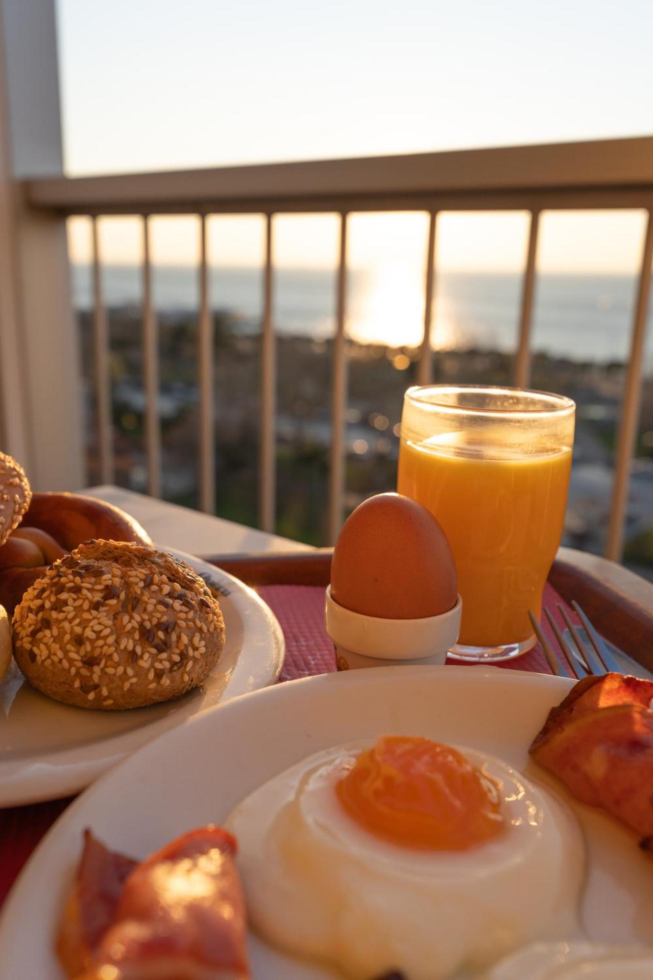 Queen Olga Hotel 3*