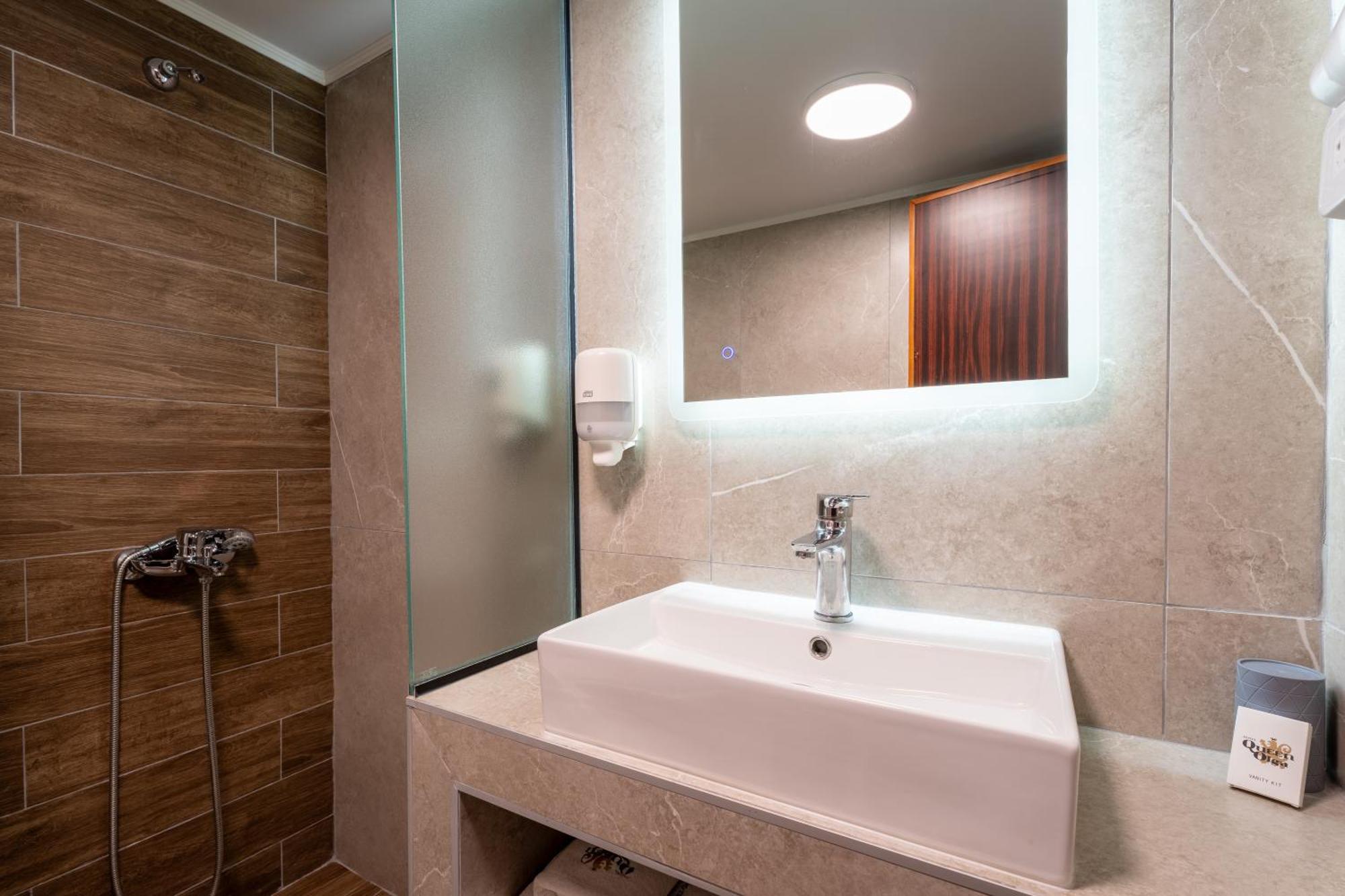 Queen Olga Hotel 3*
