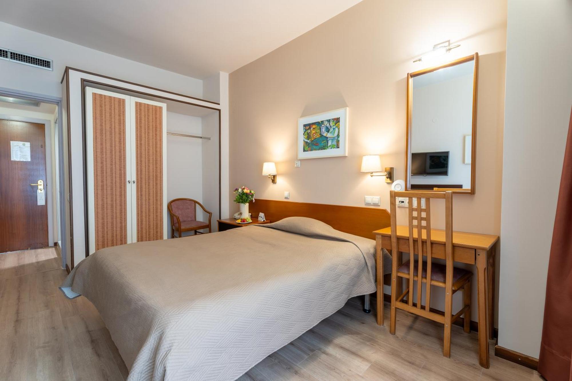 Hotel Queen Olga 3*