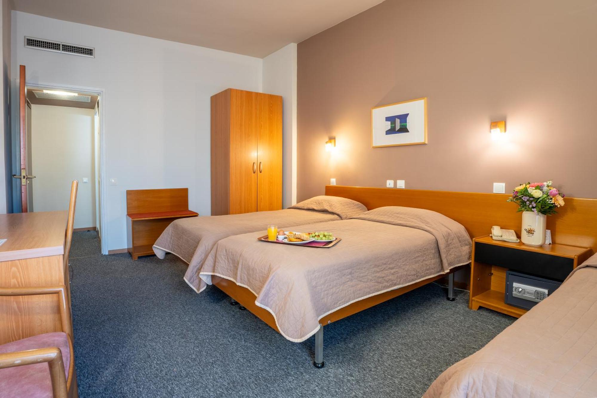 Hotel Queen Olga 3*
