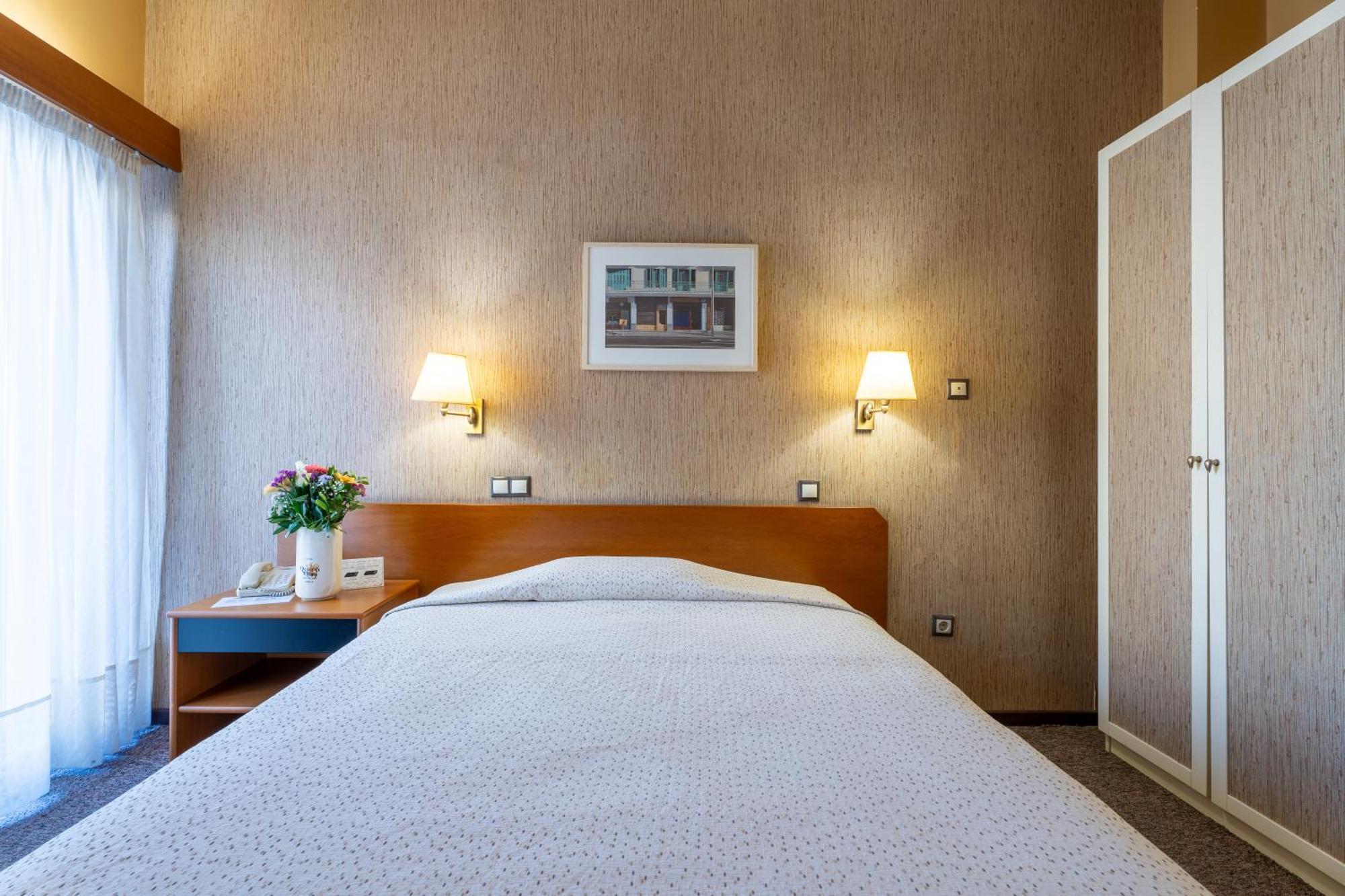 Queen Olga Hotel 3*