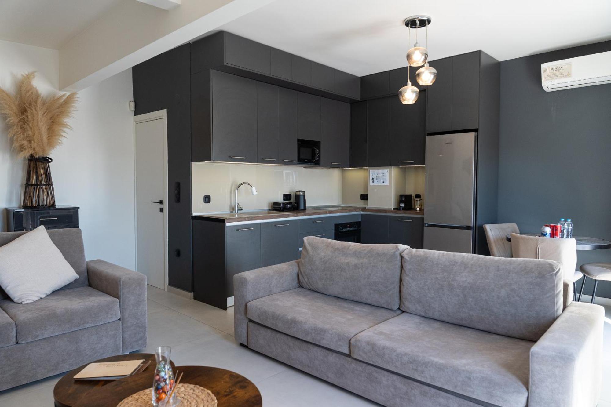 Elegant, Modern & Spacious In With Balcony Apartment