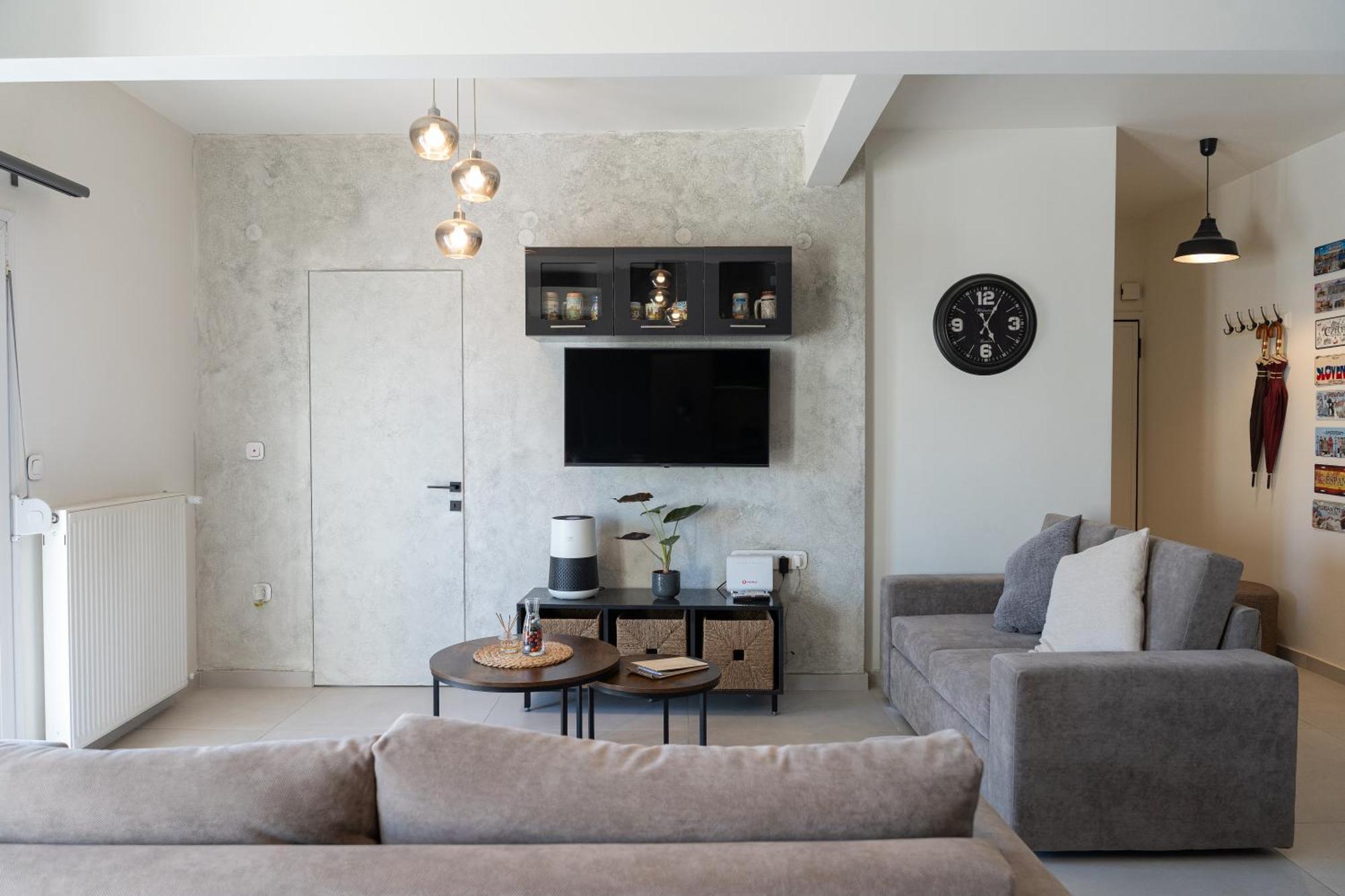 Elegant, Modern & Spacious In With Balcony Apartment