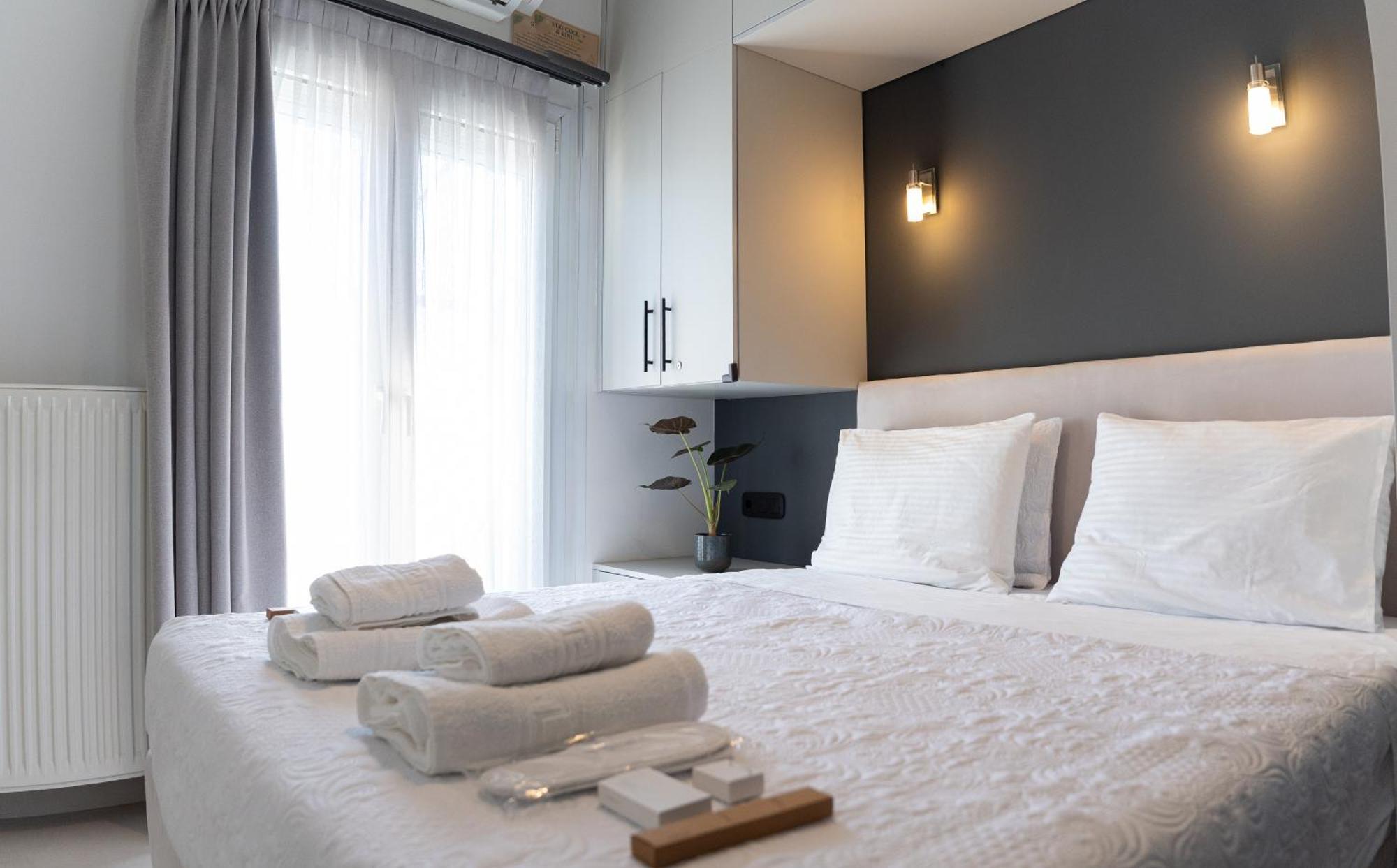 Elegant, Modern & Spacious In With Balcony *