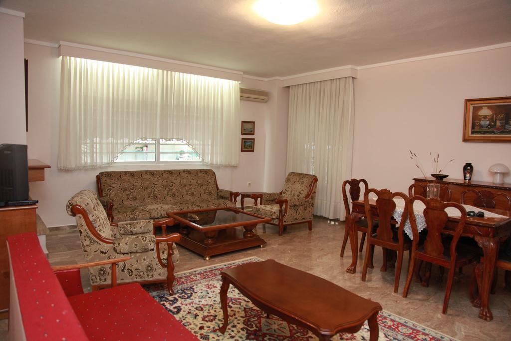 Apartment Nikos *