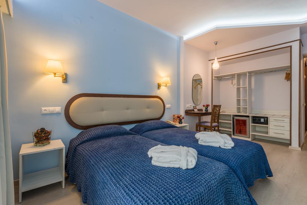 Hotel Queen Olga 3*