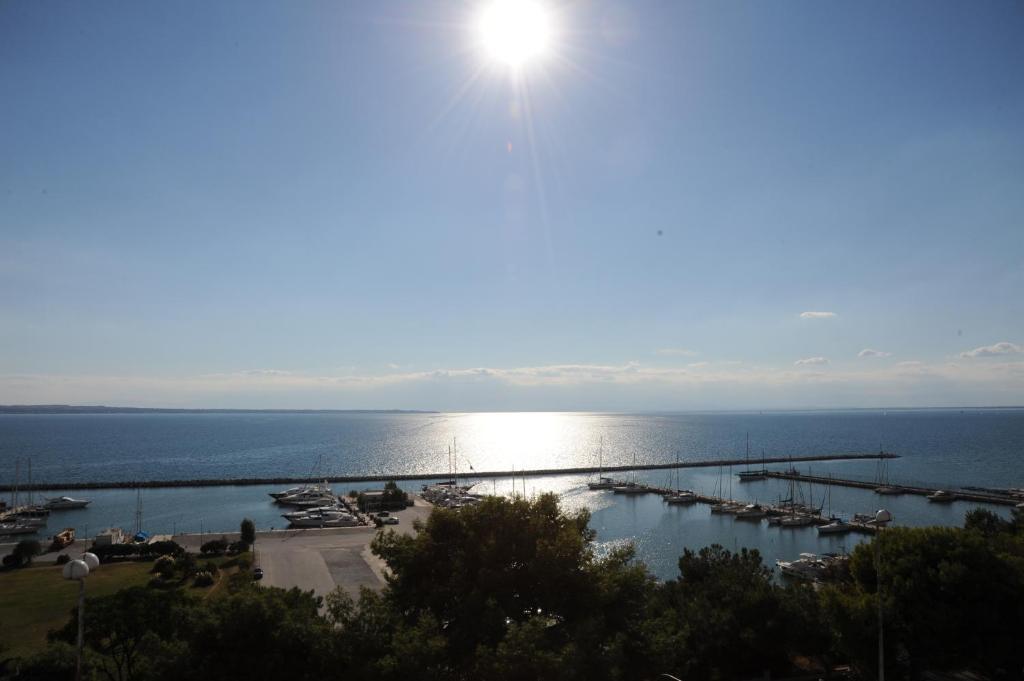 Oceanis 2*