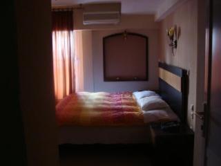 Alexandria Hotel *