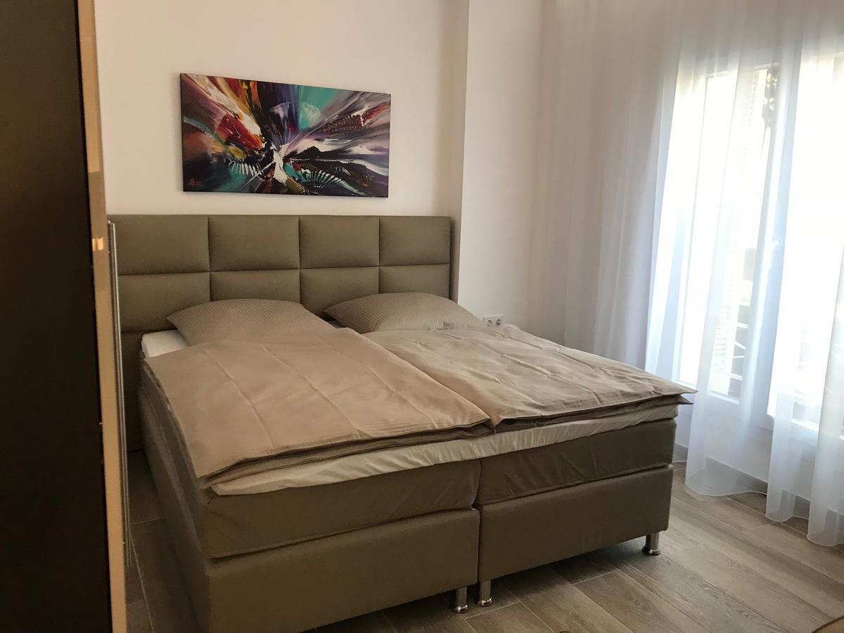 Laura Lifestyle And History Apartment *