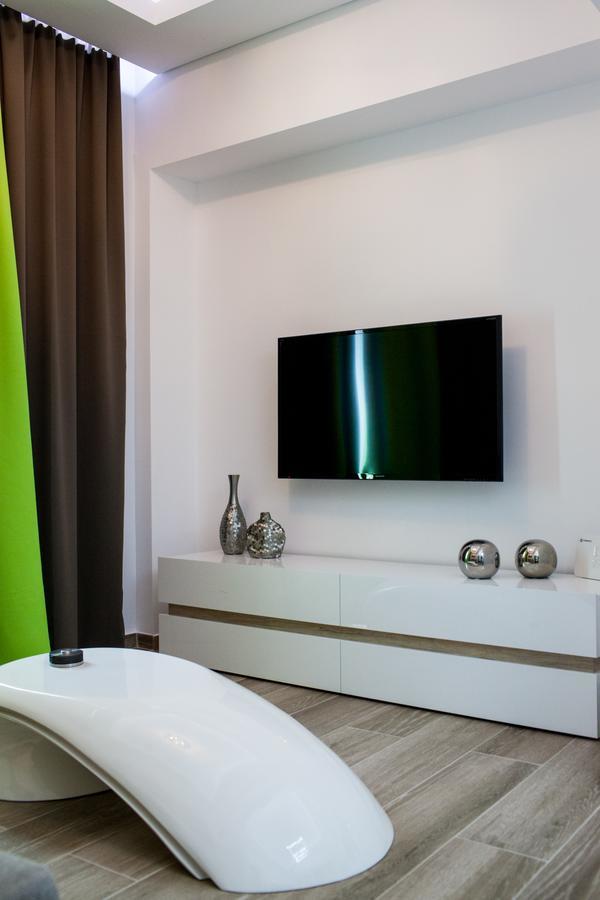Laura Lifestyle And History Apartment