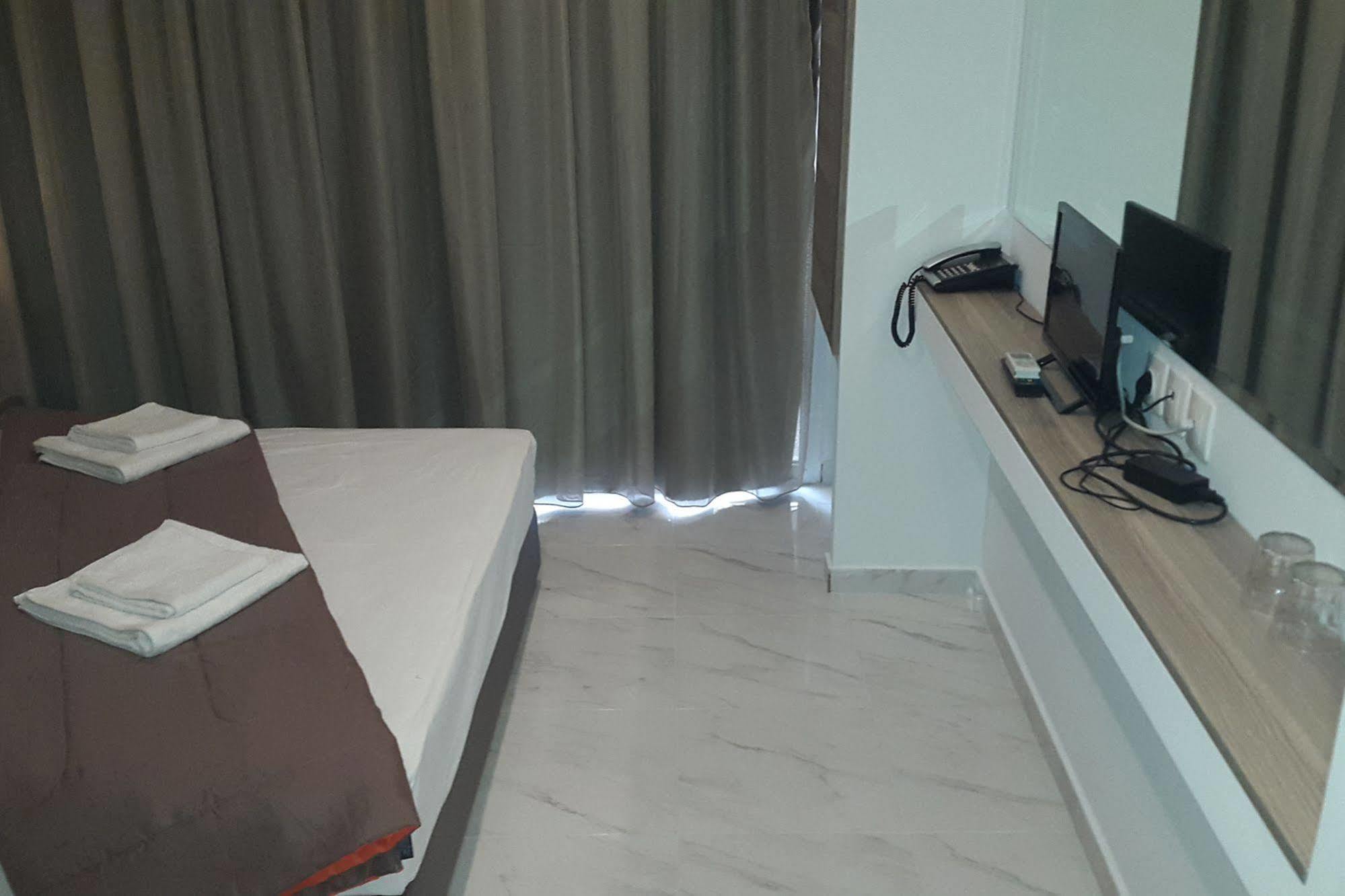 Rex Hotel