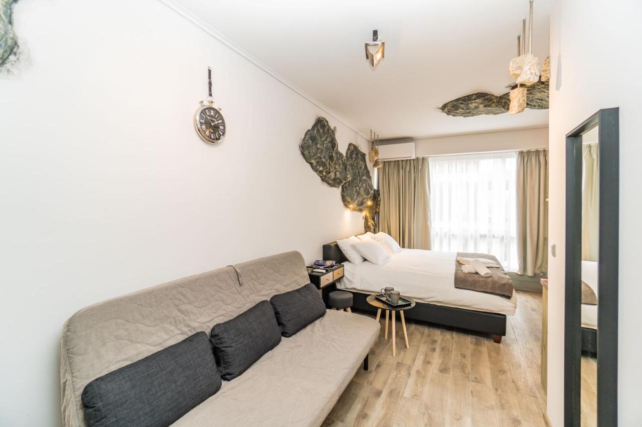 Graffitisuites#stone Apartment