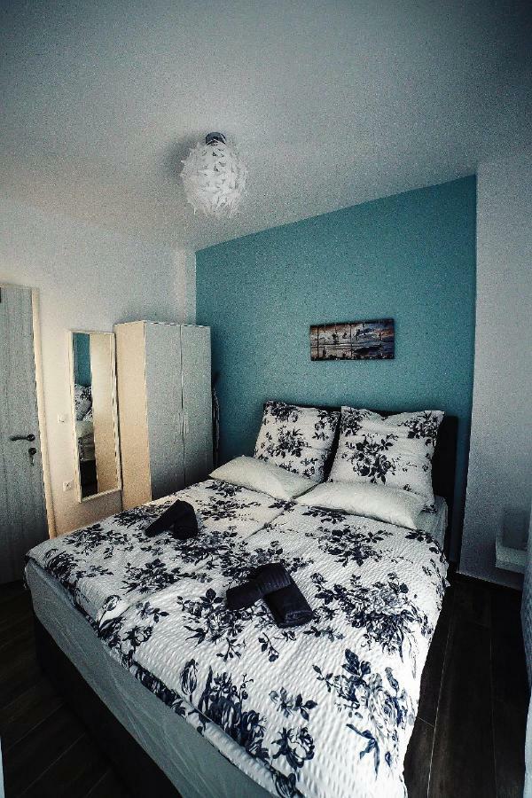 Seaview Deluxe Apartment *